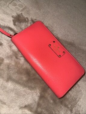 kate spade coral pink pebbled leather wristlet